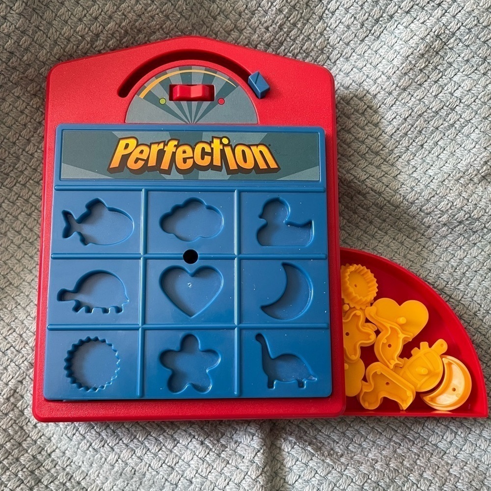 Hasbro Travel Perfection Game Beat the Clock Match 9 Shapes Complete VGUC 2013